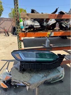 Honda HRV RIGHT USED OEM HEADLIGHT (2023-2025)