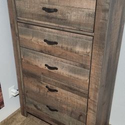 Signature Design by Ashley (Trinell)