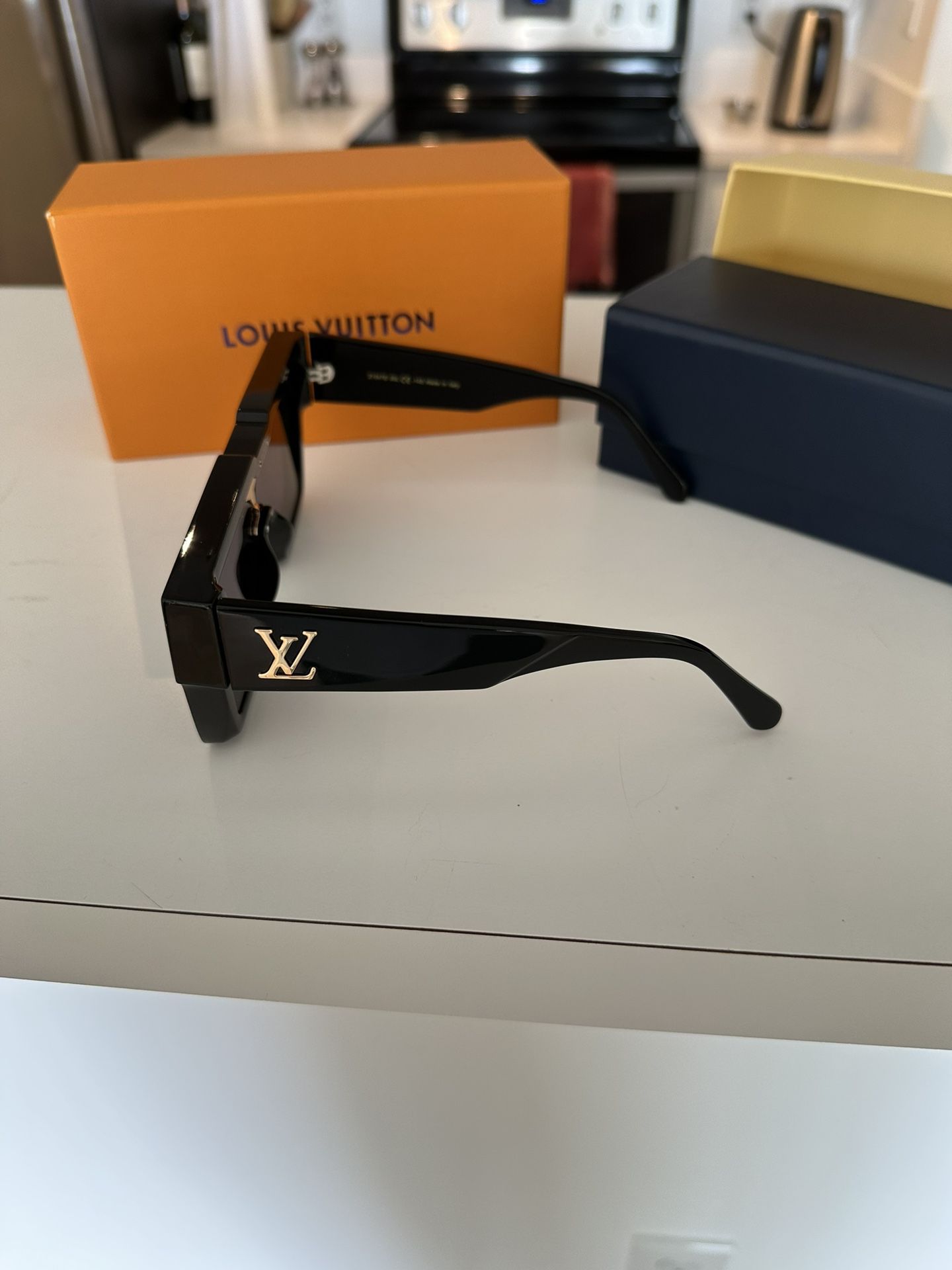 Louis Vuitton LV Cyclone Sunglasses for men for Sale in Miami, FL - OfferUp
