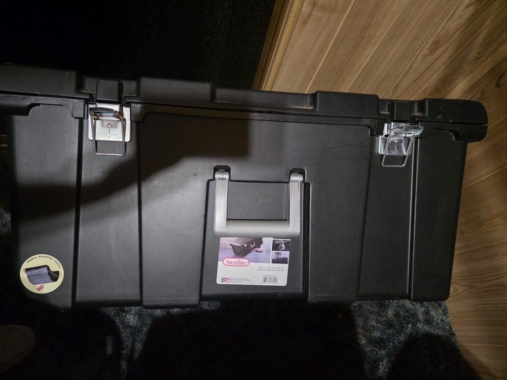 Sterilite Footlocker