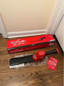 Milwaukee M12 FUEL 8 in. 12V Lithium-Ion Brushless Cordless Battery Hedge Trimmer (Tool-Only)