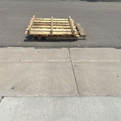 Pallets Free On The Street 