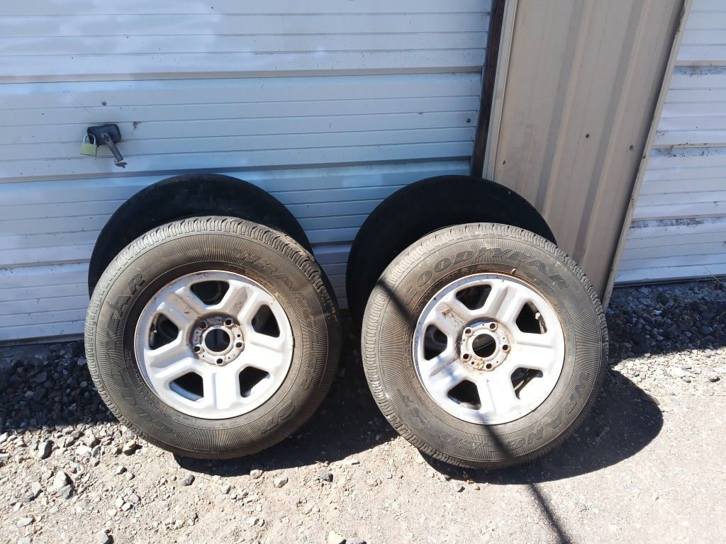 4 Jeep P225/75R16 rims and tires