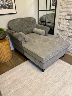 Brand New Open Box Chaise Lounge !! Assembled already !