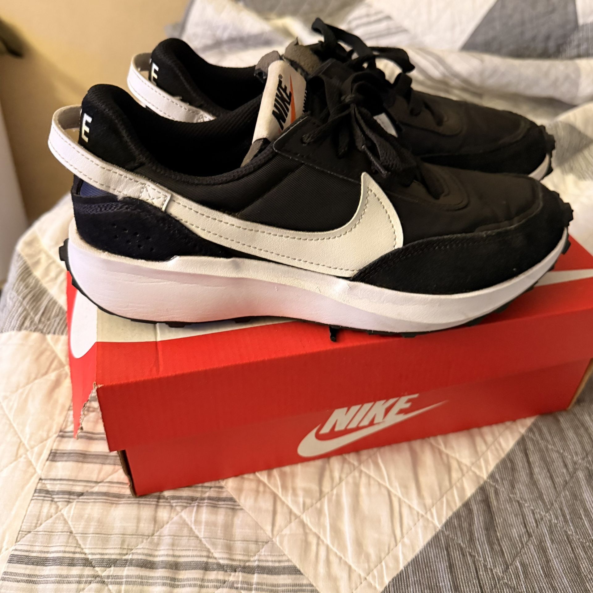 Nike Waffle Debut Womens Shoes LIKE NEW