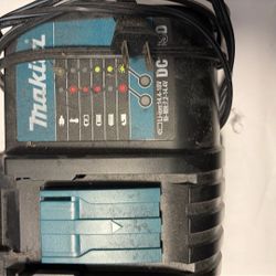 Akita 18 V Battery Charger