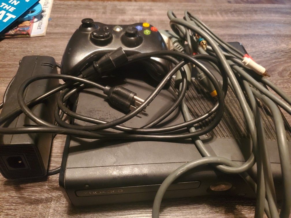 Xbox 360 W/ 5 Games 