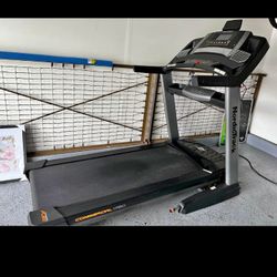 NORDICTRACK COMMERCIAL 1750 TREADMILL ( LIKE NEW & DELIVERY AVAILABLE TODAY)