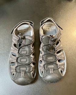 Sandles Size 7 Black And Grey