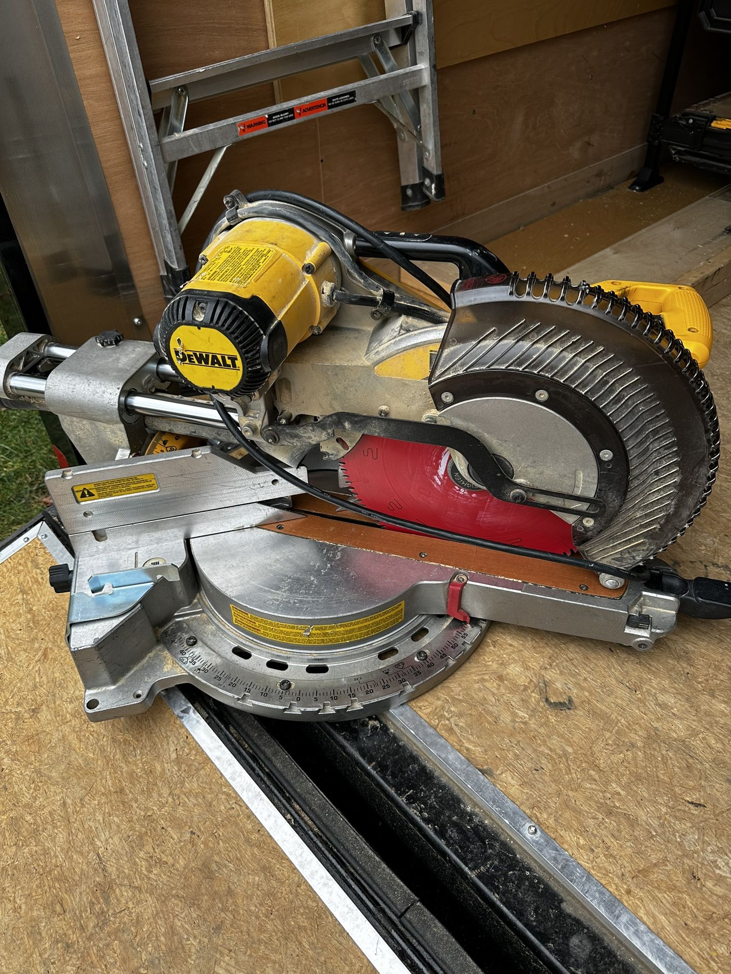 Dewalt 12 Inch Sliding Saw. Blade Not Included