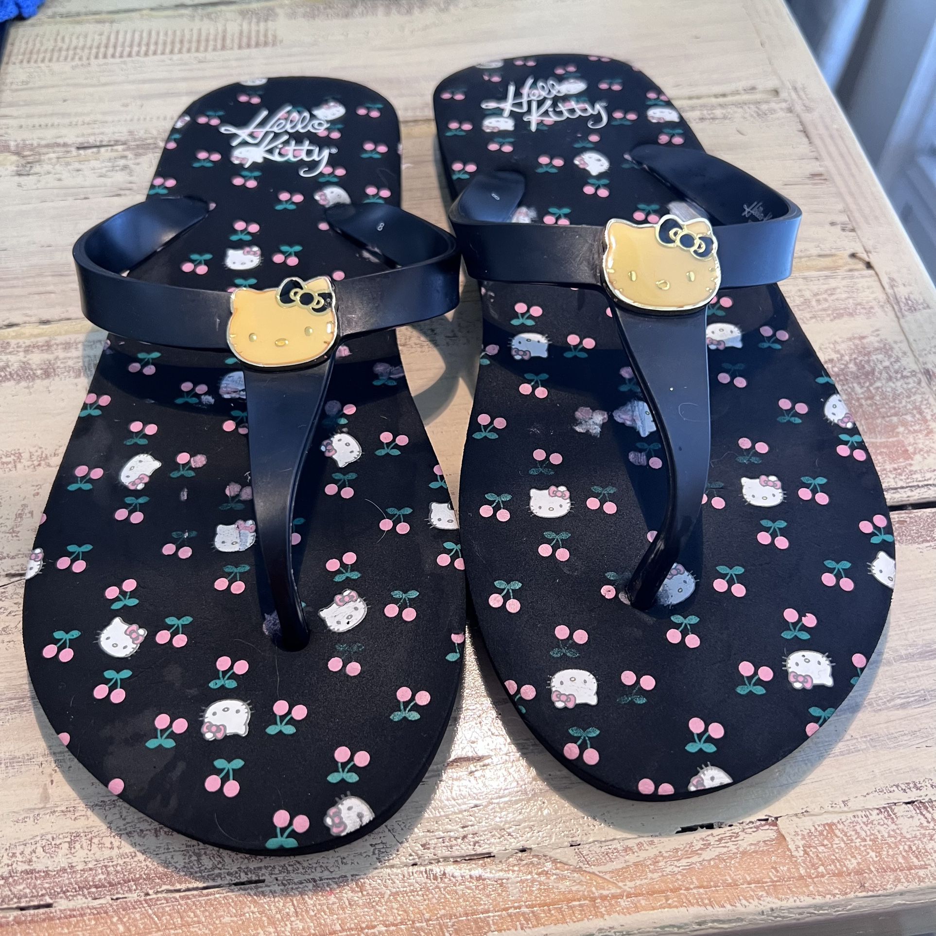 Hello kitty flip-flops. adult Size: 8 Color Black