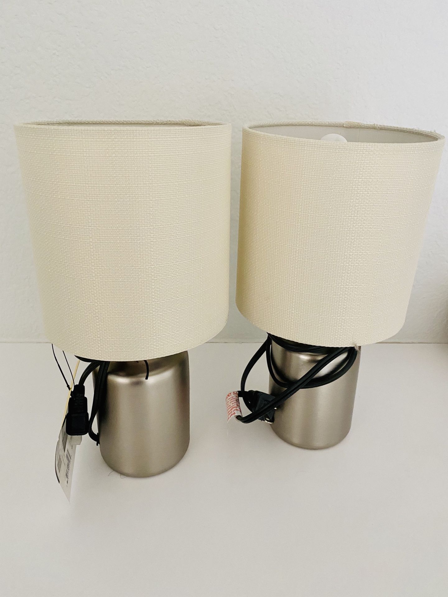 A pair of table lamp(brand new)