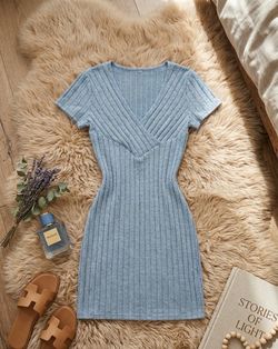 Women dress new size Large buts it’s smaller fits better Medium size