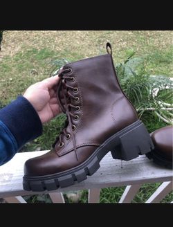 Miss Lola Boots Size 7