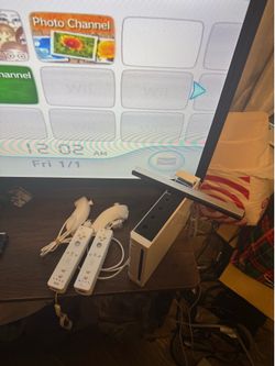 Nintendo Wii Console w/ 2 remotes , 2 nunchucks & 2 steering wheels WORKS great $100 firm no trades