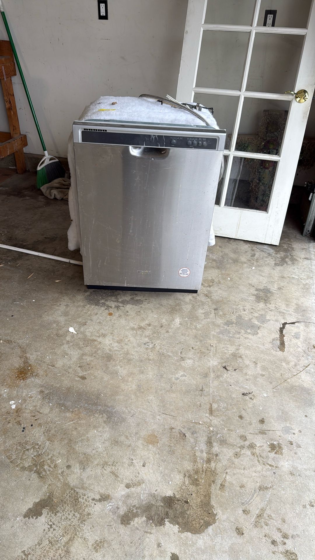 One-year-old dishwasher