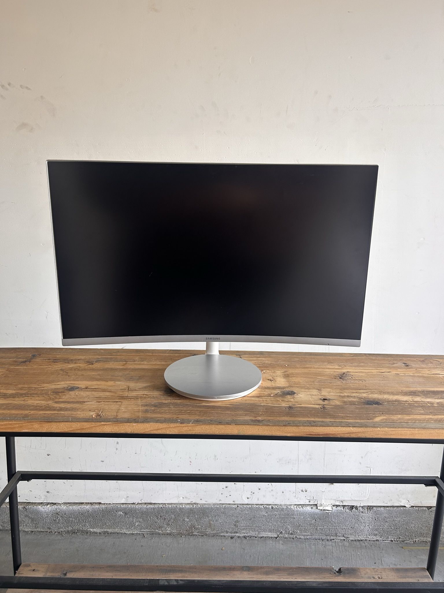 Samsung 27” Curved Monitor