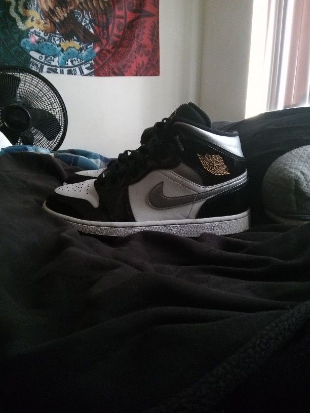 Used Jordan 1 Mid SE Mens