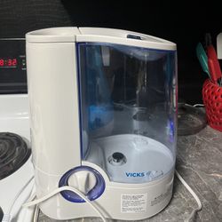 2 Humidifiers. 1 cold mist, 1 warm mist. 