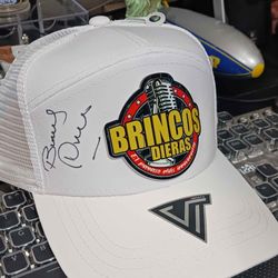Brincos Dieras Original, new, and  signed hat.
