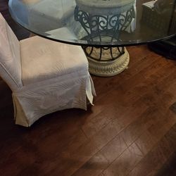 Round Dining Table & 6 Chairs