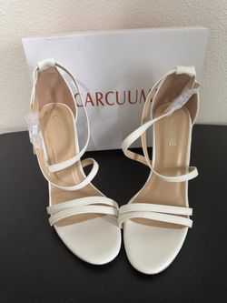 New in box size 8 Carcuume Women's Strappy Heels