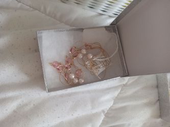 Womans new jewlery