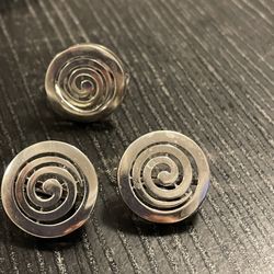 set of silver ring and earrings;