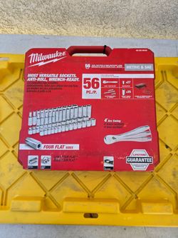 Milwaukee
3/8 in. Drive SAE/Metric Ratchet and Socket Mechanics Tool Set (56-Piece)