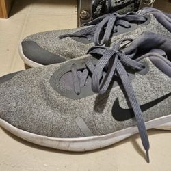 NIKE Flex Experience (Size 7.5 US)