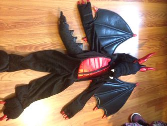 Dragon costume for 2 but can also fit 3 year olds