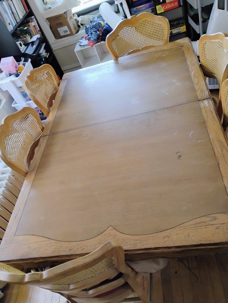 Dining Room Table w/Chairs