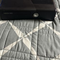 Xbox 360 Slim — Works — Console Only
