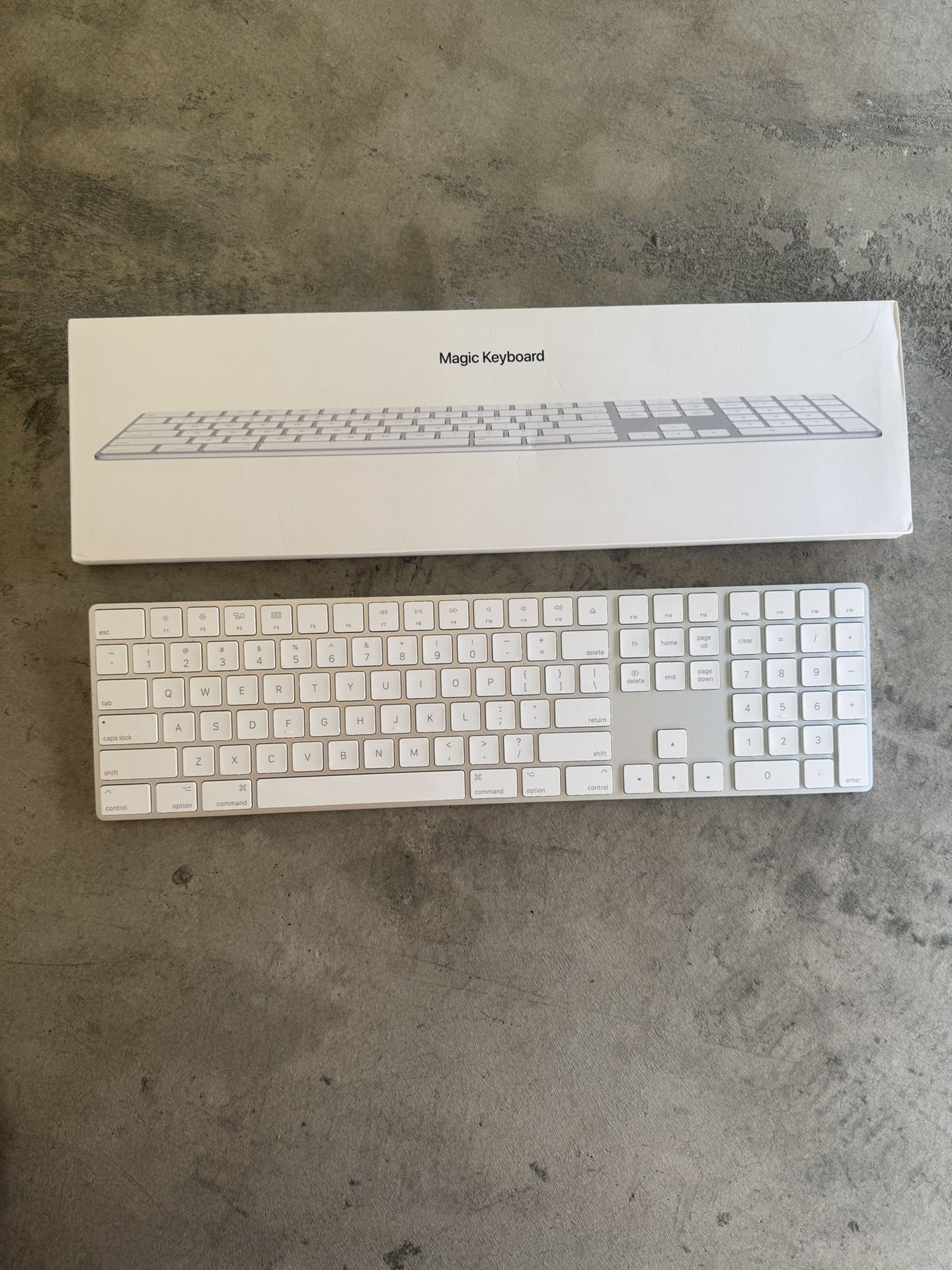 Magic Keyboard with Numeric Keypad (Apple)