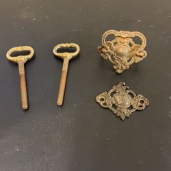Vintage Cabinet Hardware 