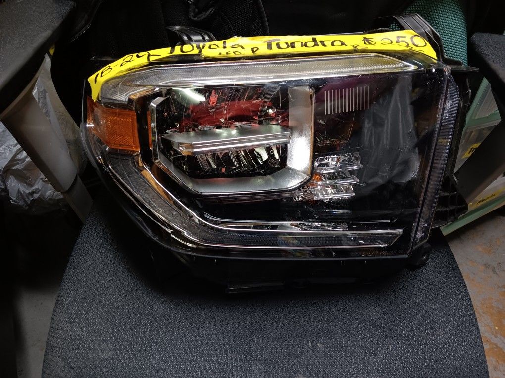 2018-20 Toyota Tundra Right Headlight FULL LED