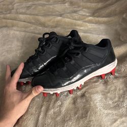 Jordan 11 low bred cleat
