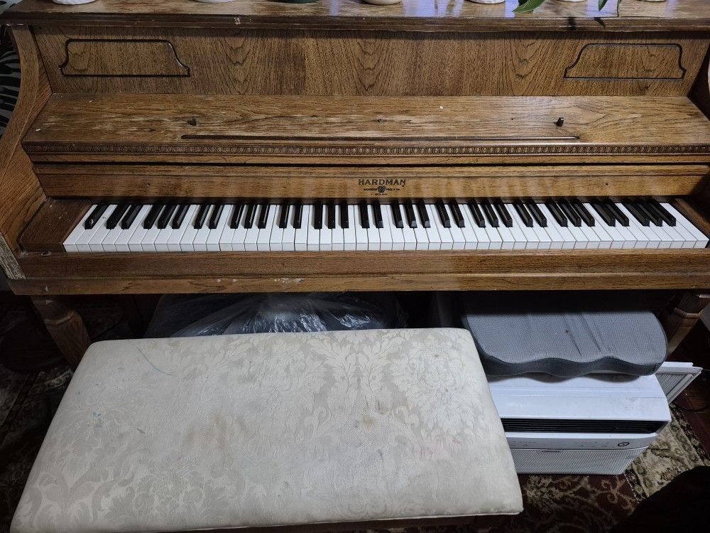 Hardman Piano