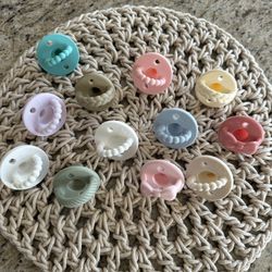 Itzy Ritzy Pacifiers With 1 Itzy Ritzy Pacifier Clip