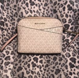 Michael Kors Jet Set Travel Medium Logo Dome Crossbody Bag