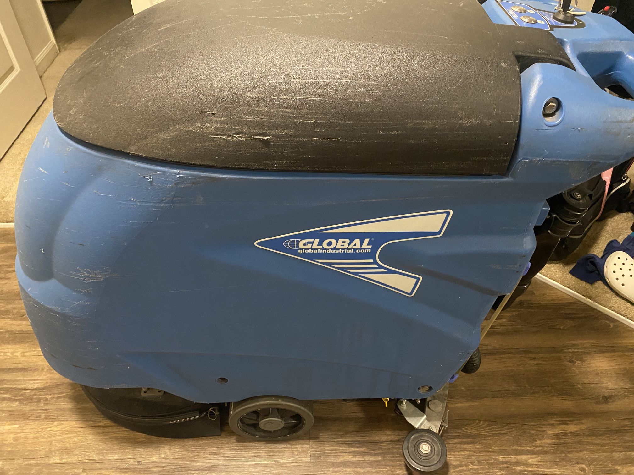 Global Industrial Electric Walk-Behind Auto Floor Scrubber, 20" Cleaning Path
