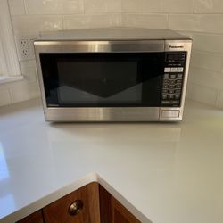 Panasonic Stainless Microwave - Excellent Condition!