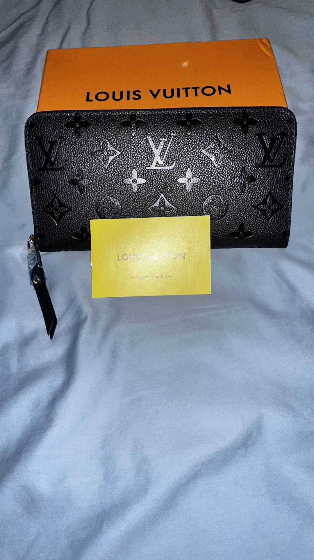 Authentic Lv Zippy Wallet