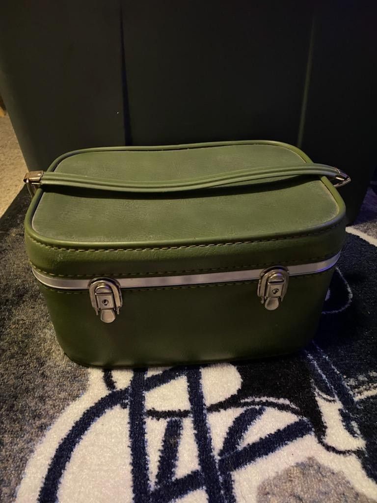 Vintage Mske Up Travel Case