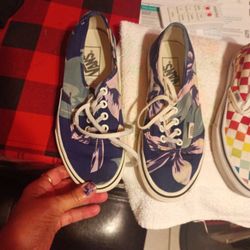 Van's Size 6 Shoes
