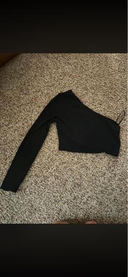 Black One-Shoulder Long Sleeve Crop Top
