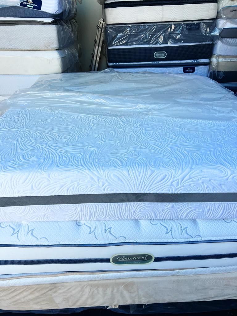 King Size Mattress And Box Spring for Sale in Houston, TX OfferUp