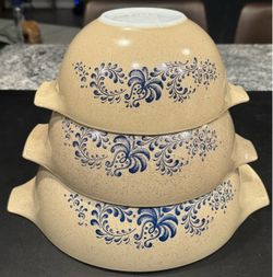 Vintage Pyrex Cinderella Homestead Blue Nesting Bowls (441 1-1/2qt) (443 2-1/2qt) (444 4qt) Set of 3 USA very nice condition.