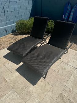 Wicker Chase pool chairs