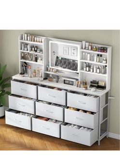 Makeup desk